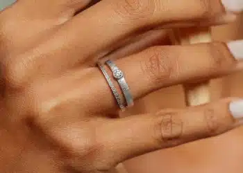 Les meilleures tendances en matière d'alliances pour la saison des mariages